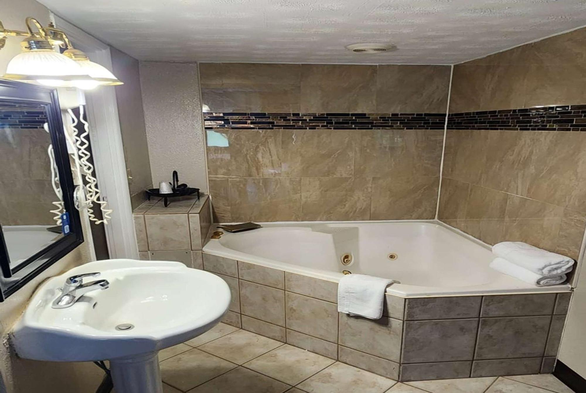 Days Inn By Wyndham Fort Wright Cincinnati Area Zewnętrze zdjęcie